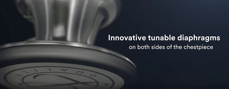 Nahaufnahme des Bruststücks eines 3M™ Littmann® Caridology IV™ Stethoskops.

