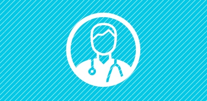 Rundes weißes Symbol eines Arztes mit Littmann Stethoskop, vor einem türkisen Hintergrund.
